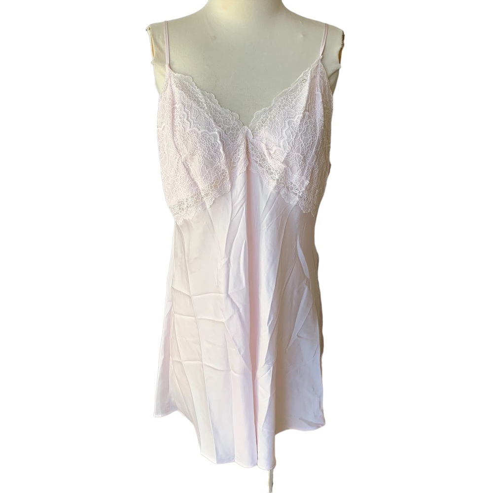 Victoria’s Secret pale pink slip XL